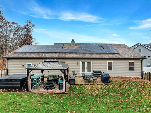 $365,000 | 6 Broken Arrow Court, Byrnes Mill, MO 63025