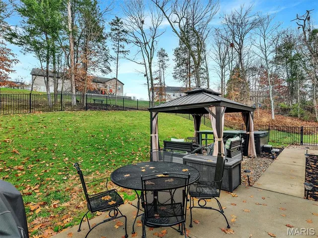 $365,000 | 6 Broken Arrow Court, Byrnes Mill, MO 63025