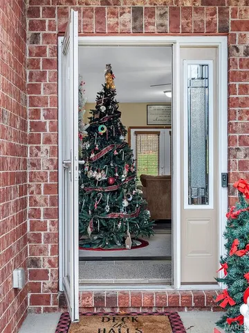 $365,000 | 6 Broken Arrow Court, Byrnes Mill, MO 63025