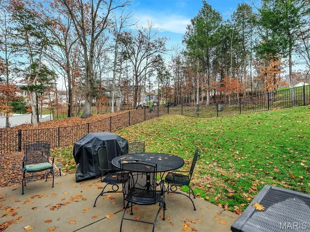 $398,000 | 6 Broken Arrow Court, Byrnes Mill, MO 63025