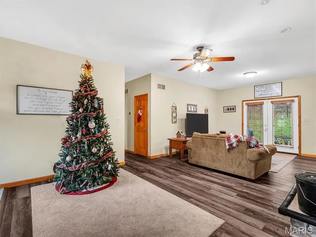 $365,000 | 6 Broken Arrow Court, Byrnes Mill, MO 63025