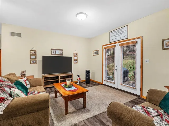 $365,000 | 6 Broken Arrow Court, Byrnes Mill, MO 63025