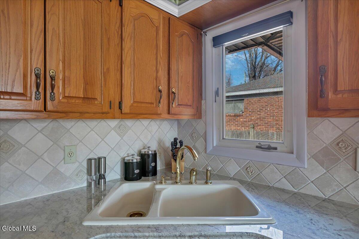 22 Maxwell Street Albany, NY 12208 - Photo 13 of 41 20-IMG_4478