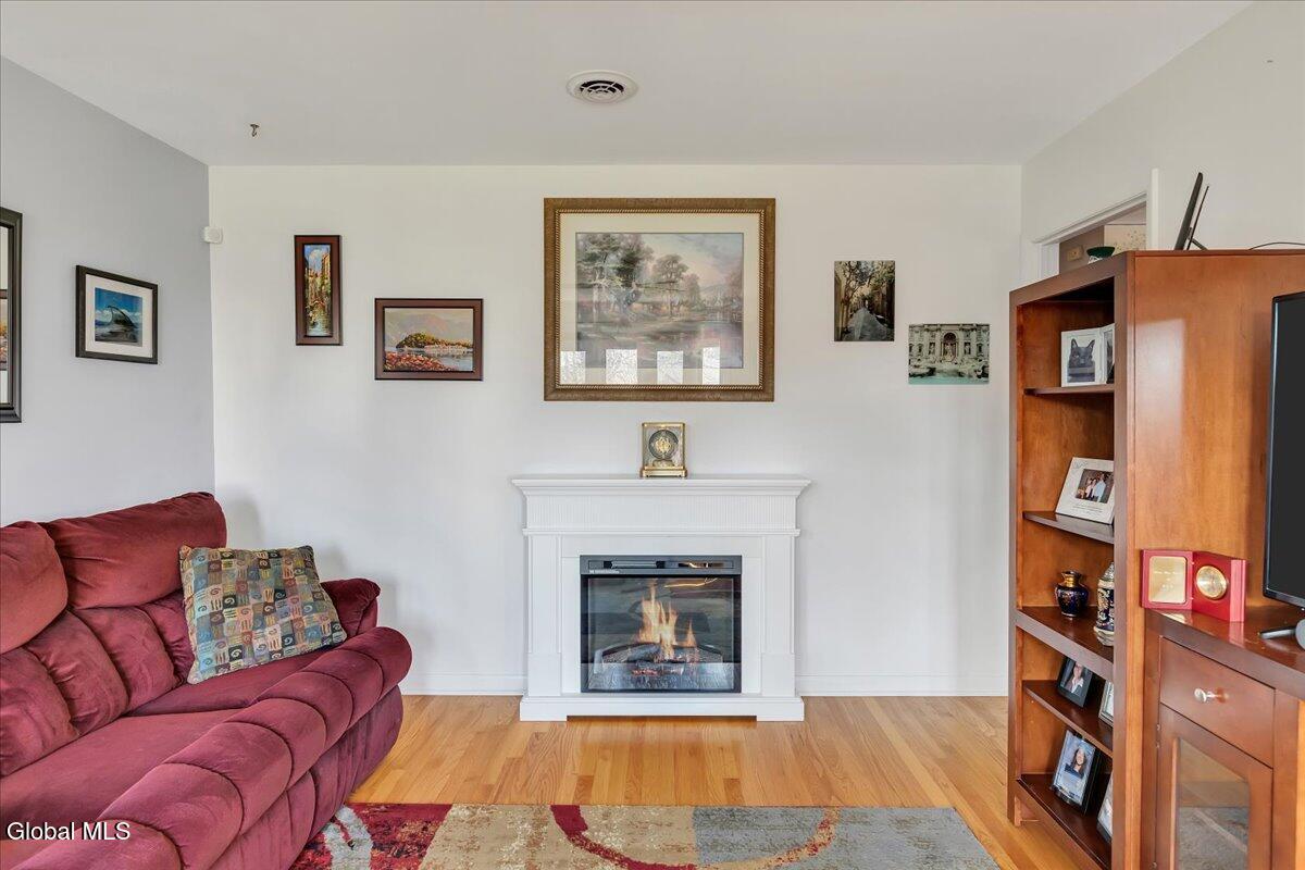 22 Maxwell Street Albany, NY 12208 - Photo 3 of 41 09-IMG_4404