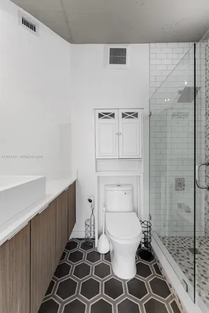 $5,500 | 6901 Edgewater Drive, Unit 315, Coral Gables, FL 33133