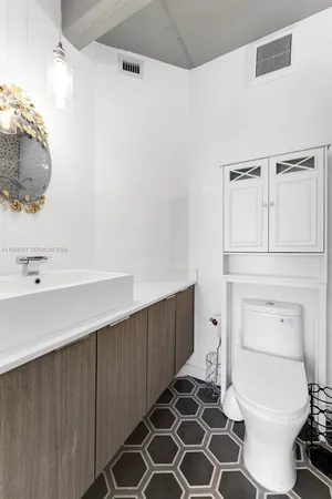 $5,500 | 6901 Edgewater Drive, Unit 315, Coral Gables, FL 33133