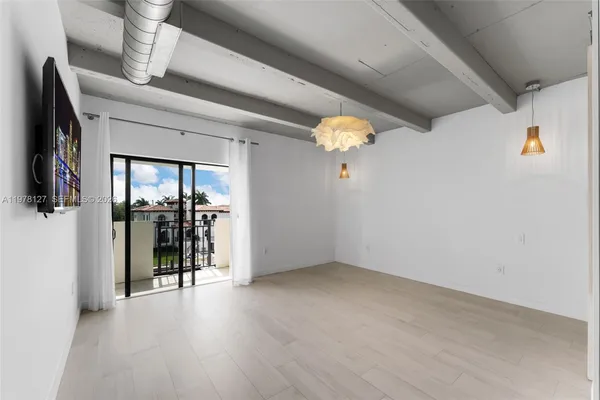 $5,500 | 6901 Edgewater Drive, Unit 315, Coral Gables, FL 33133