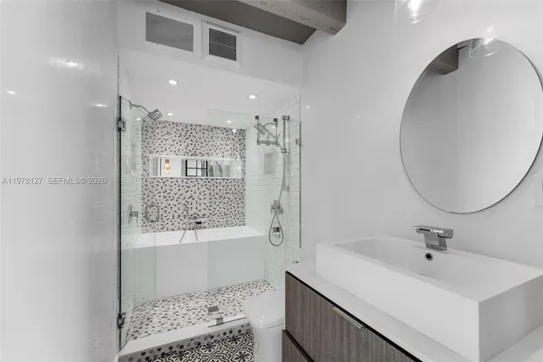 $5,500 | 6901 Edgewater Drive, Unit 315, Coral Gables, FL 33133