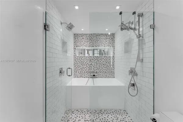 $5,500 | 6901 Edgewater Drive, Unit 315, Coral Gables, FL 33133