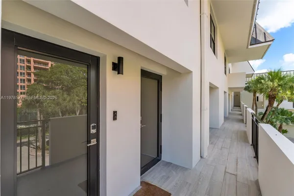 $5,500 | 6901 Edgewater Drive, Unit 315, Coral Gables, FL 33133