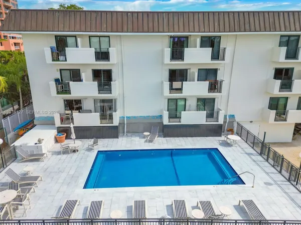 $5,500 | 6901 Edgewater Drive, Unit 315, Coral Gables, FL 33133