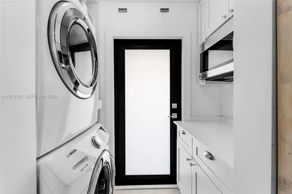 $5,500 | 6901 Edgewater Drive, Unit 315, Coral Gables, FL 33133