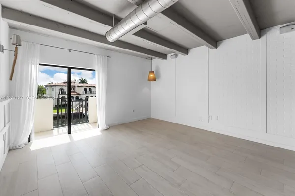 $5,500 | 6901 Edgewater Drive, Unit 315, Coral Gables, FL 33133