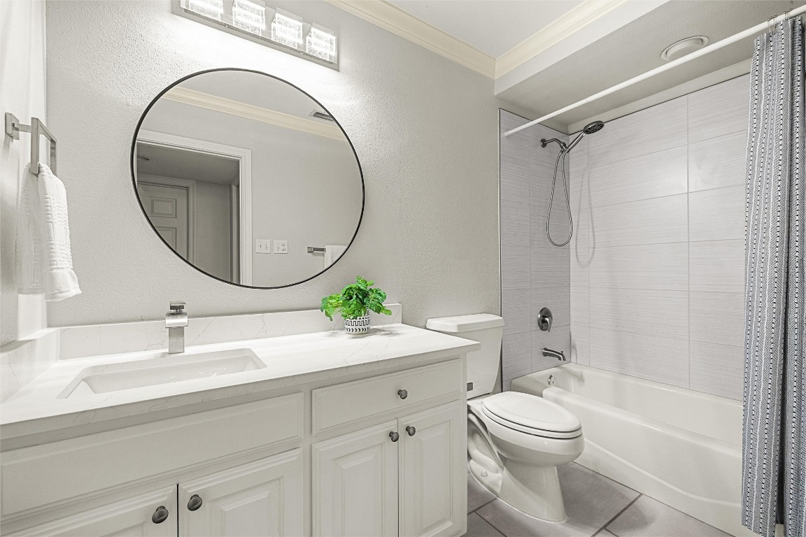 2807 Round Table Road Austin, TX 78746 - Photo 19 of 38 Lower level full bathroom