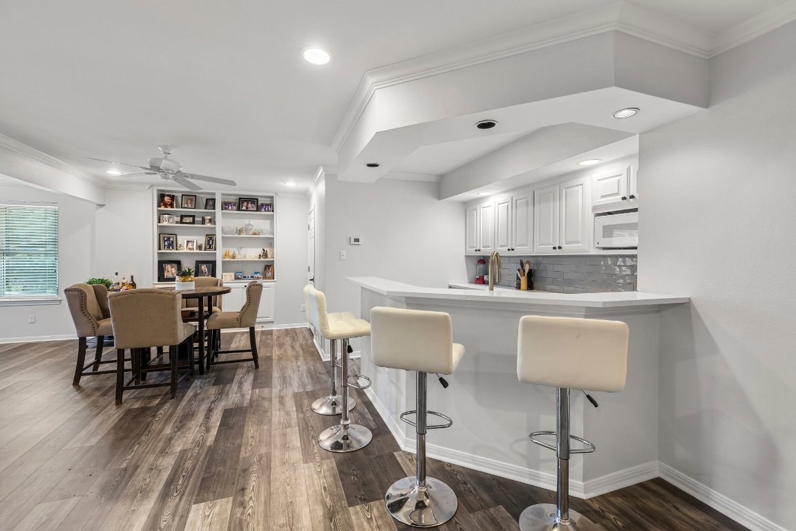 2807 Round Table Road Austin, TX 78746 - Photo 23 of 38 Lower level kitchenette and flex space