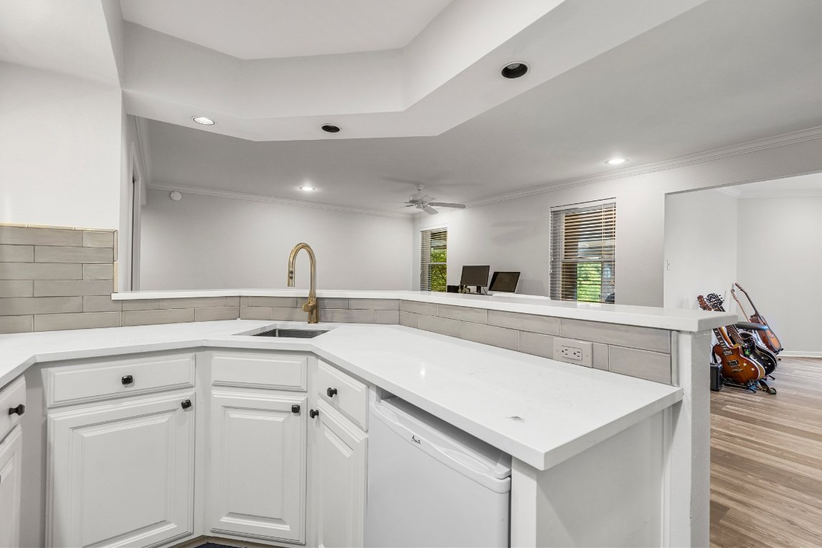 2807 Round Table Road Austin, TX 78746 - Photo 24 of 38 Lower level kitchenette