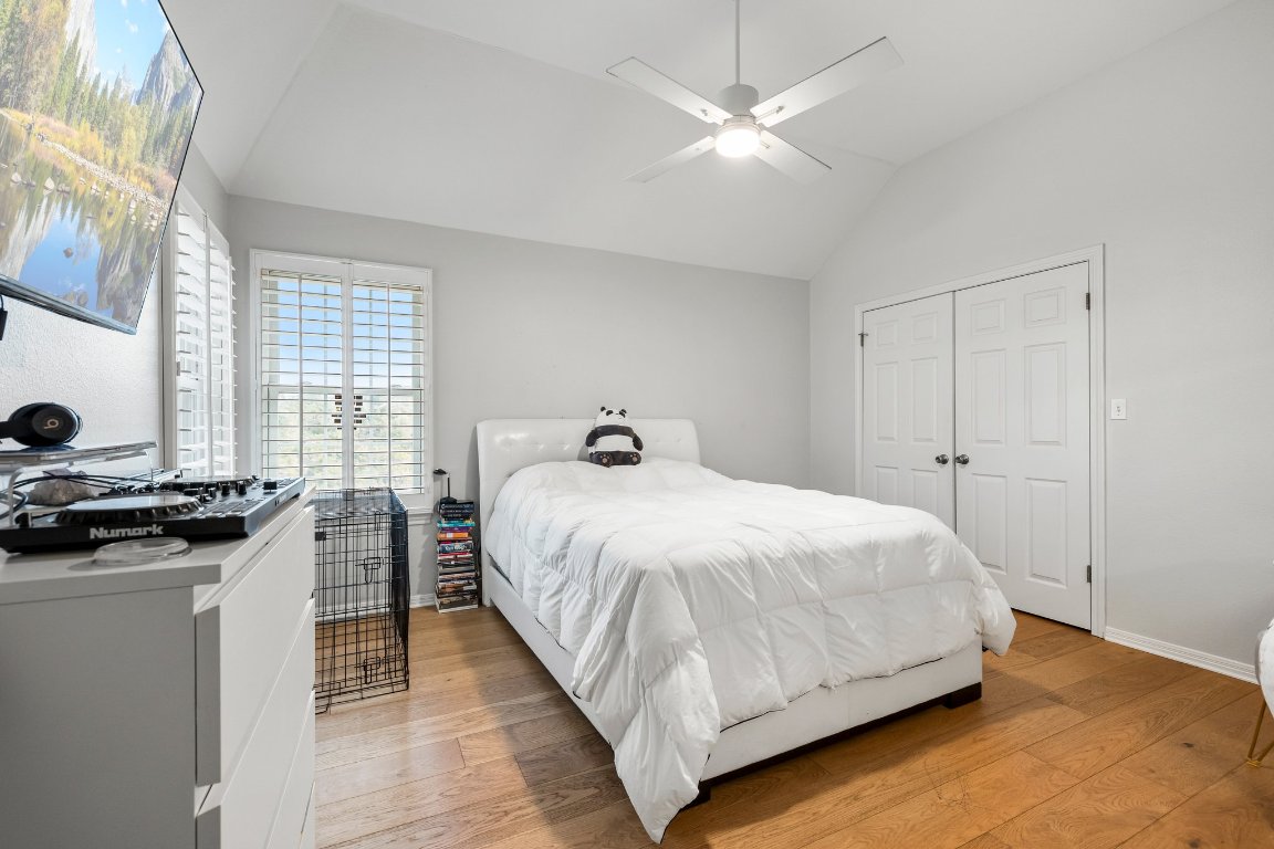 2807 Round Table Road Austin, TX 78746 - Photo 27 of 38 Upper level bedroom 1 of 4