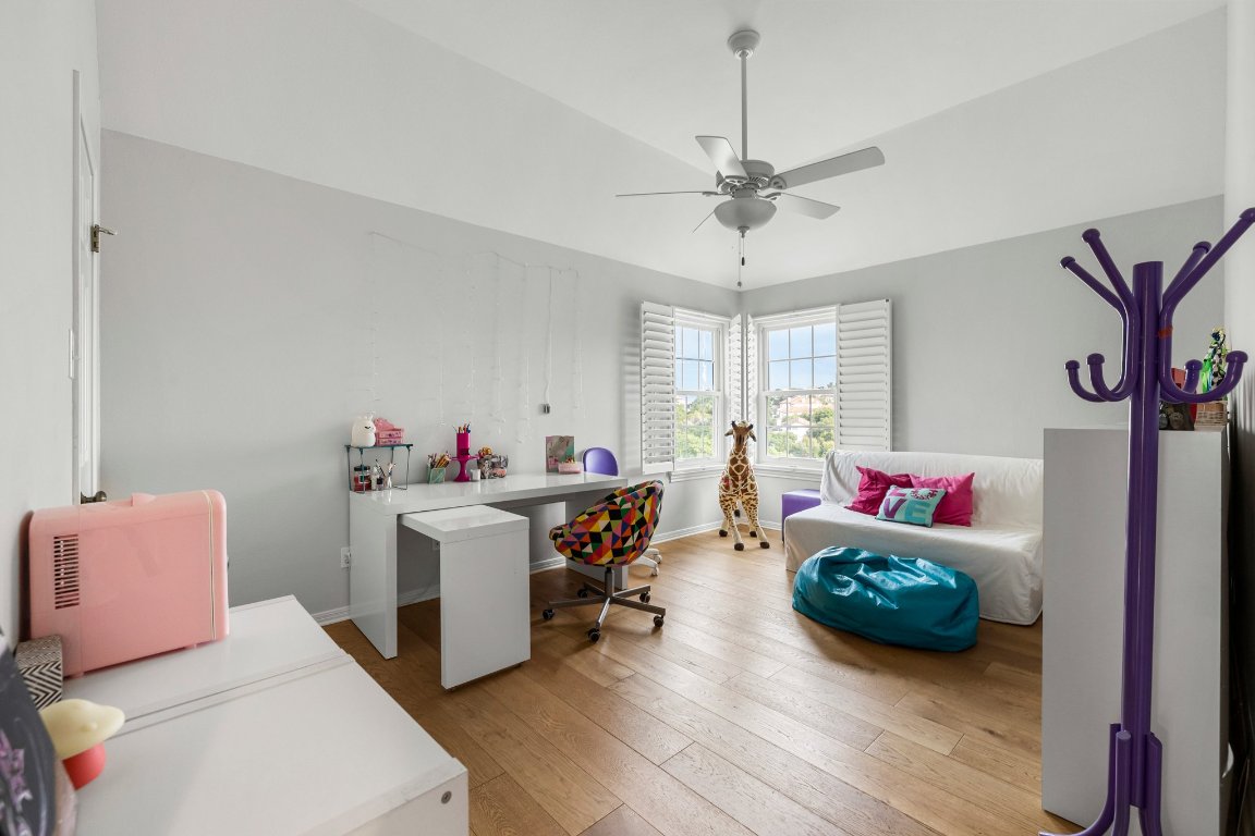 2807 Round Table Road Austin, TX 78746 - Photo 29 of 38 Upper level bedroom 2 of 4