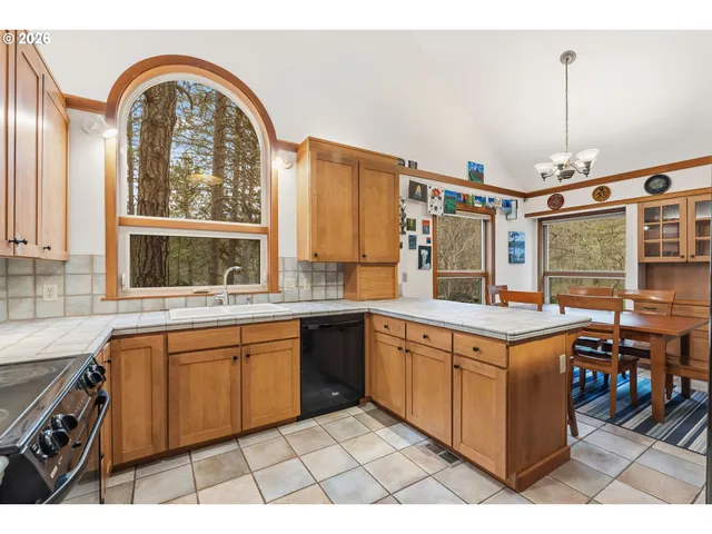 $780,000 | 6850 Oakbrook Lane, The Dalles, OR 97058