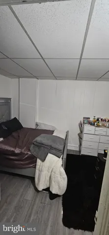 a view of entryway and kitchen