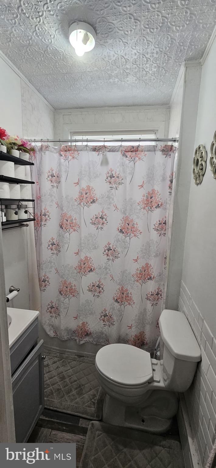 439 Buttonwood Street Reading, PA 19601 - Photo 23 of 33 a bathroom with a toilet and a shower