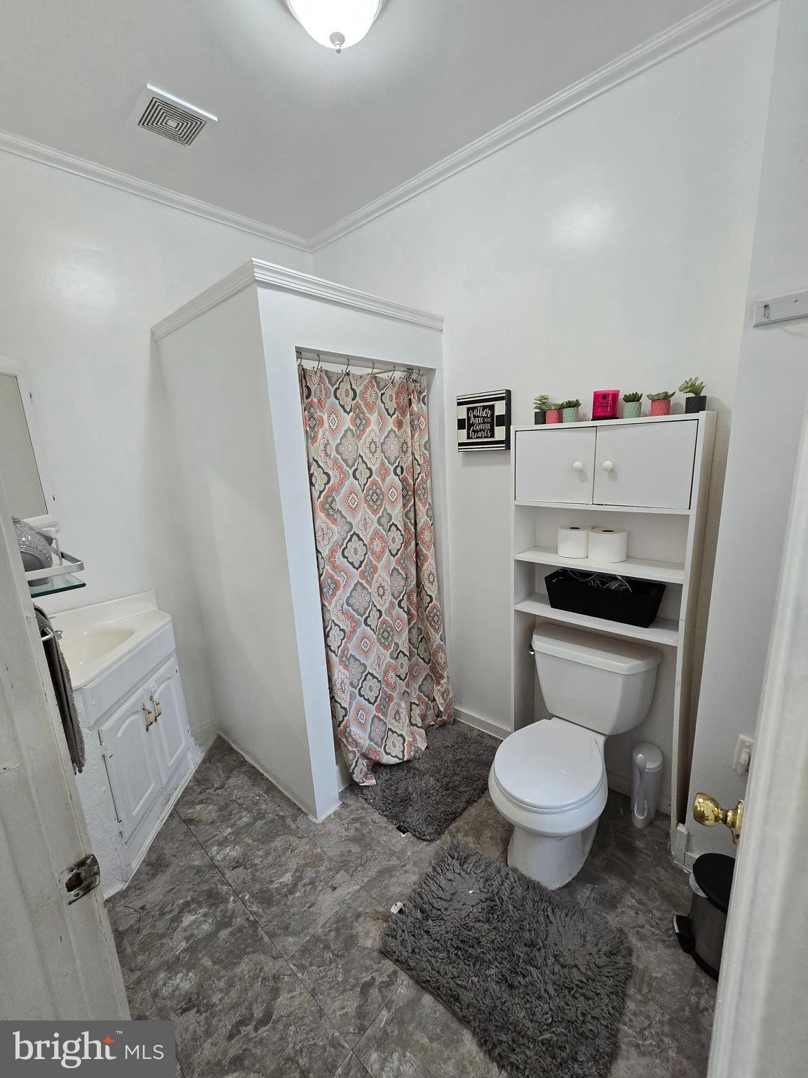 439 Buttonwood Street Reading, PA 19601 - Photo 5 of 33 a bathroom with a toilet and a shower