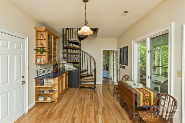 $1,040,000 | 25 Windsong Drive, Fairview, NC 28730