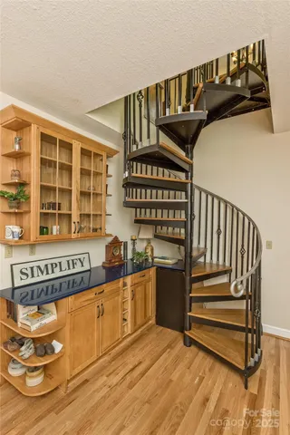 $1,040,000 | 25 Windsong Drive, Fairview, NC 28730