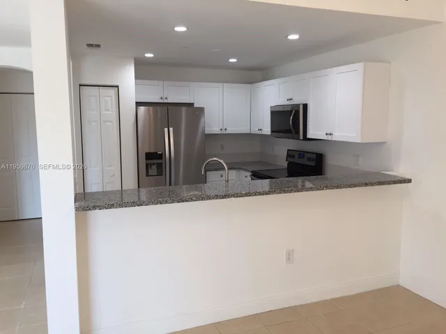 $2,850 | 10902 Northwest 83rd Street, Unit 201, Doral, FL 33178