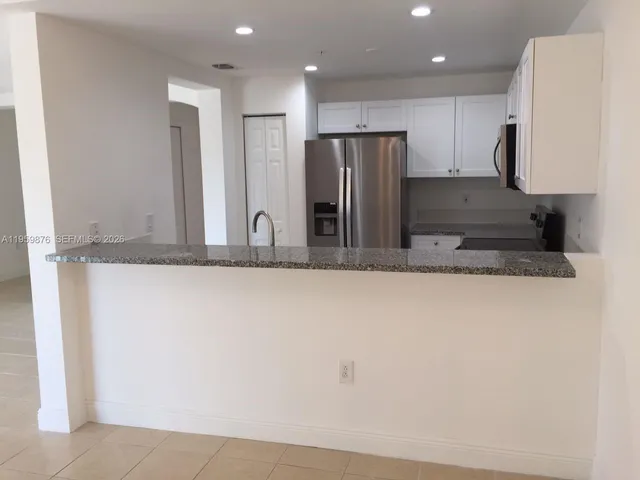 $2,850 | 10902 Northwest 83rd Street, Unit 201, Doral, FL 33178