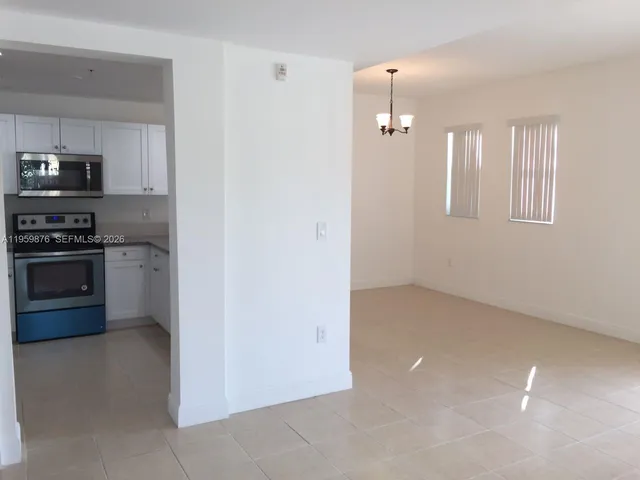 $2,850 | 10902 Northwest 83rd Street, Unit 201, Doral, FL 33178