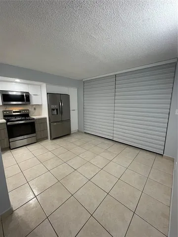 $2,700 | 8760 Southwest 133rd Avenue Road, Unit 412, Miami, FL 33183