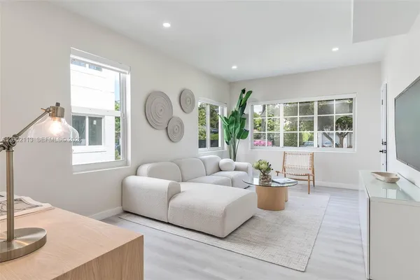 $2,600 | 1852 Southwest 22nd Terrace, Unit 2, Miami, FL 33145