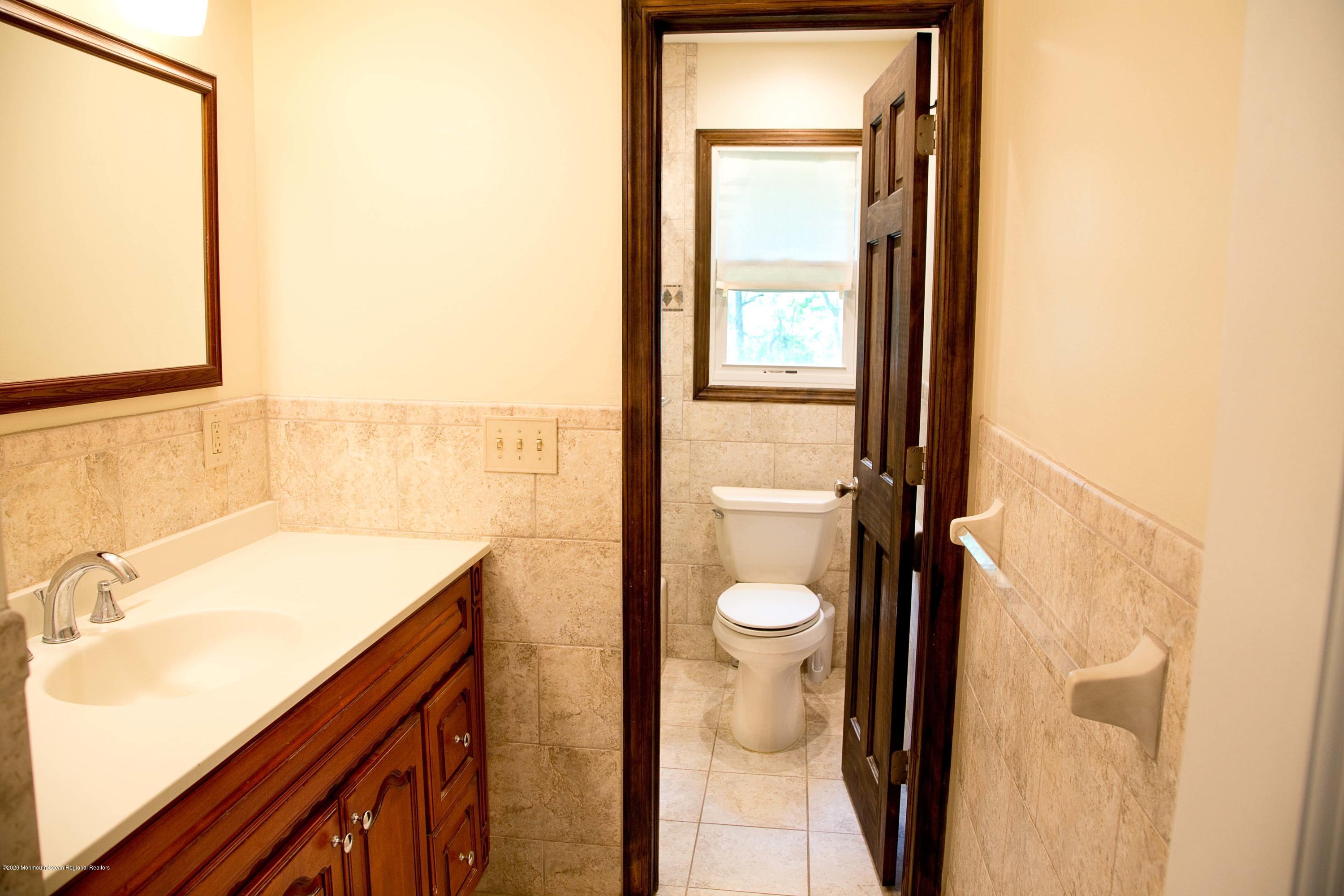 7 Boston Post Road East Brunswick, NJ 08816 - Photo 17 of 24 Main Bath with Tub/Shower