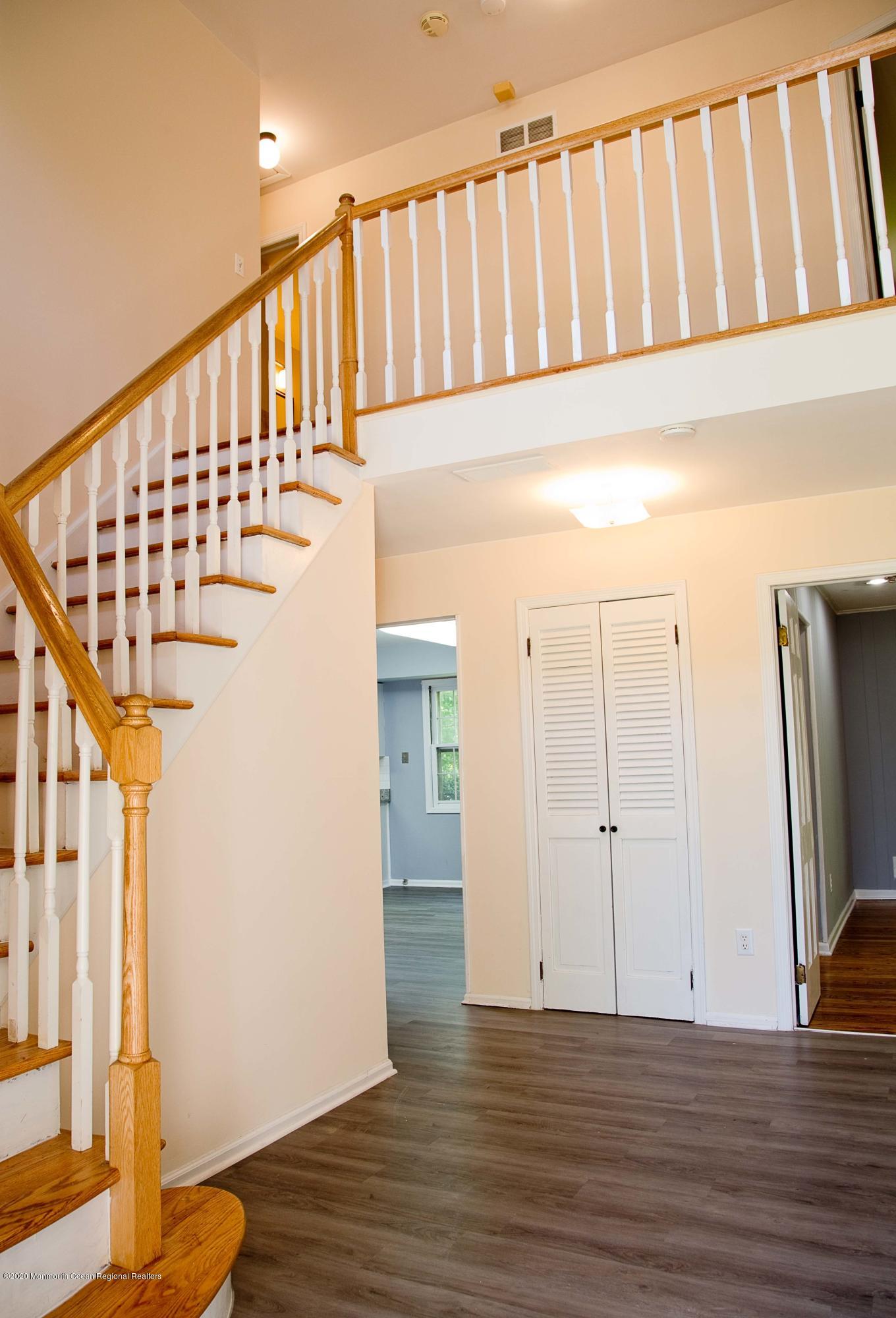 7 Boston Post Road East Brunswick, NJ 08816 - Photo 8 of 24 Grand 2 Story Entry