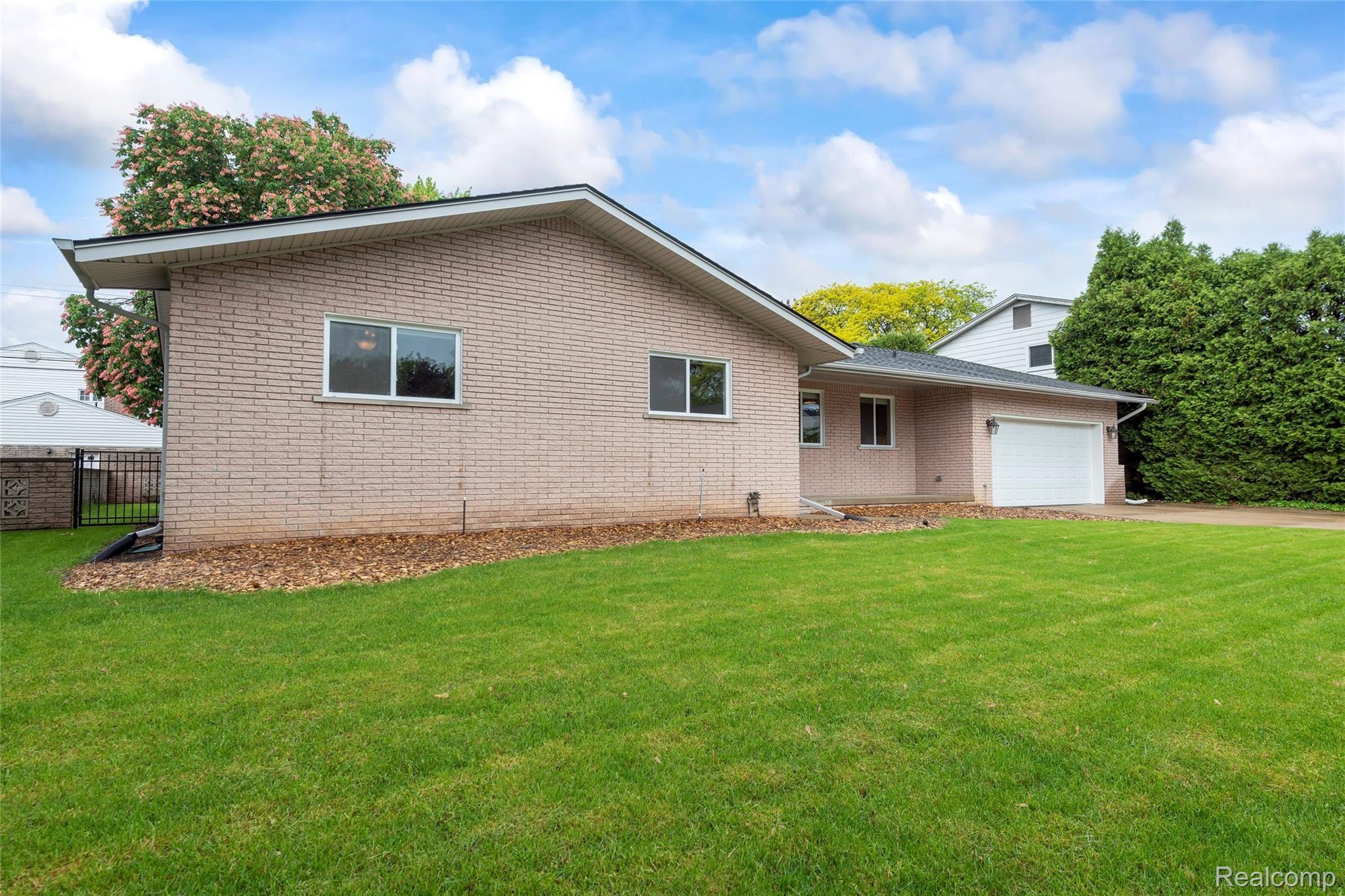 750 Canterbury Road Grosse Pointe, MI 48236 - Photo 47 of 47 Front elevation
