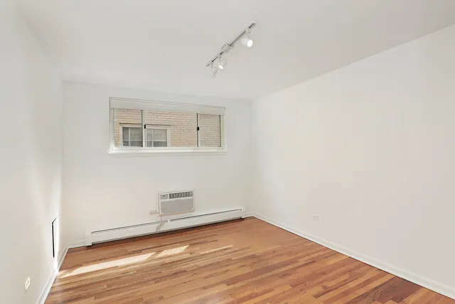 $2,400 | 2730 Central Street, Unit 3A, Evanston, IL 60201