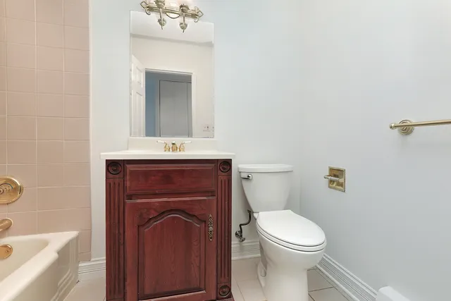 $2,400 | 2730 Central Street, Unit 3A, Evanston, IL 60201