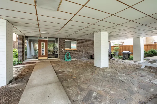 $2,400 | 2730 Central Street, Unit 3A, Evanston, IL 60201