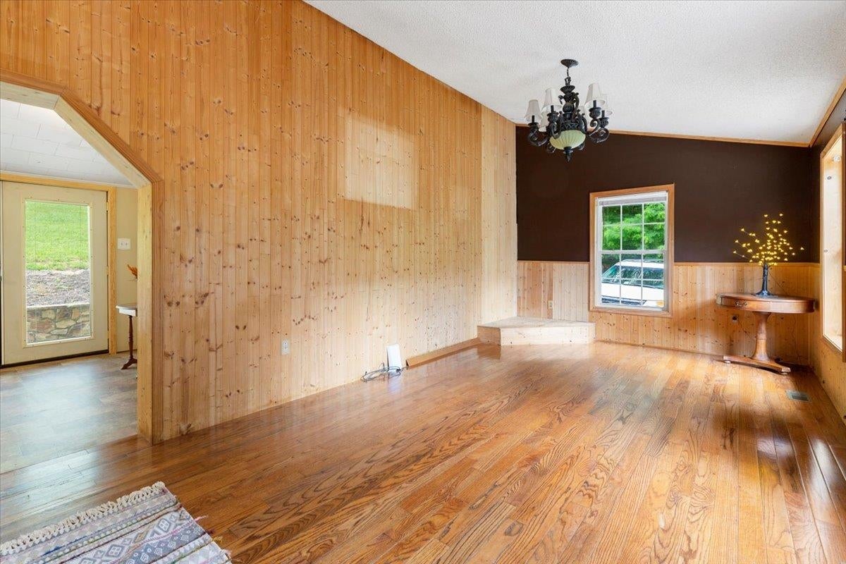 2528 Old Hurst Road Hiwassee, VA 24347 - Photo 13 of 38 Gallery Image 13