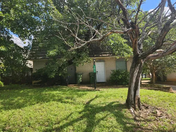 $295,750 | 1912 West Sanford Street, Arlington, TX 76012