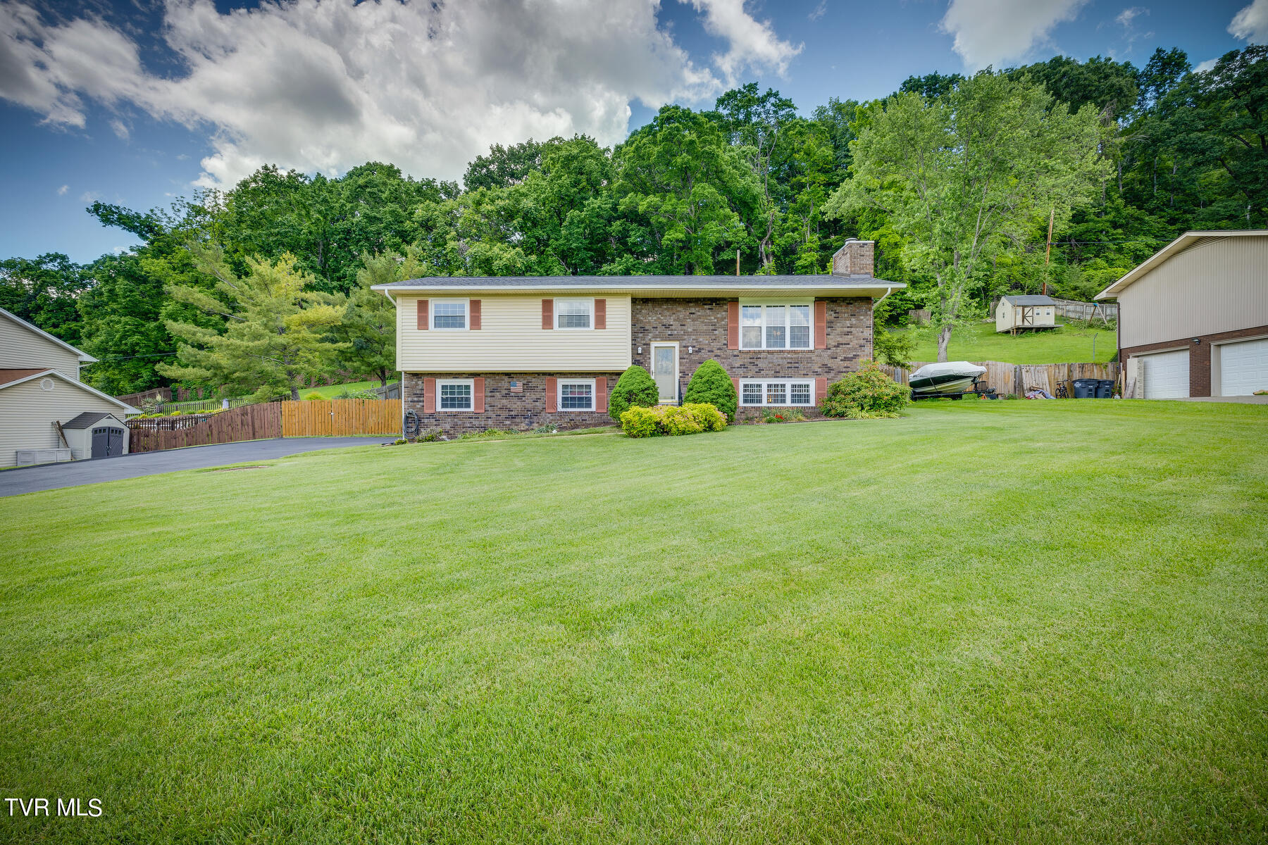 229 Hidden Acres Road Kingsport, TN 37664 - Photo 1 of 32 Front far
