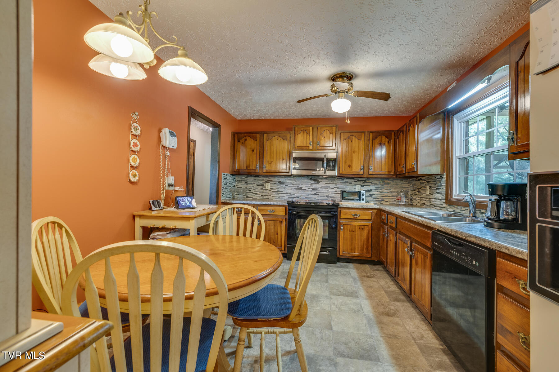 229 Hidden Acres Road Kingsport, TN 37664 - Photo 13 of 32 kitchen 2
