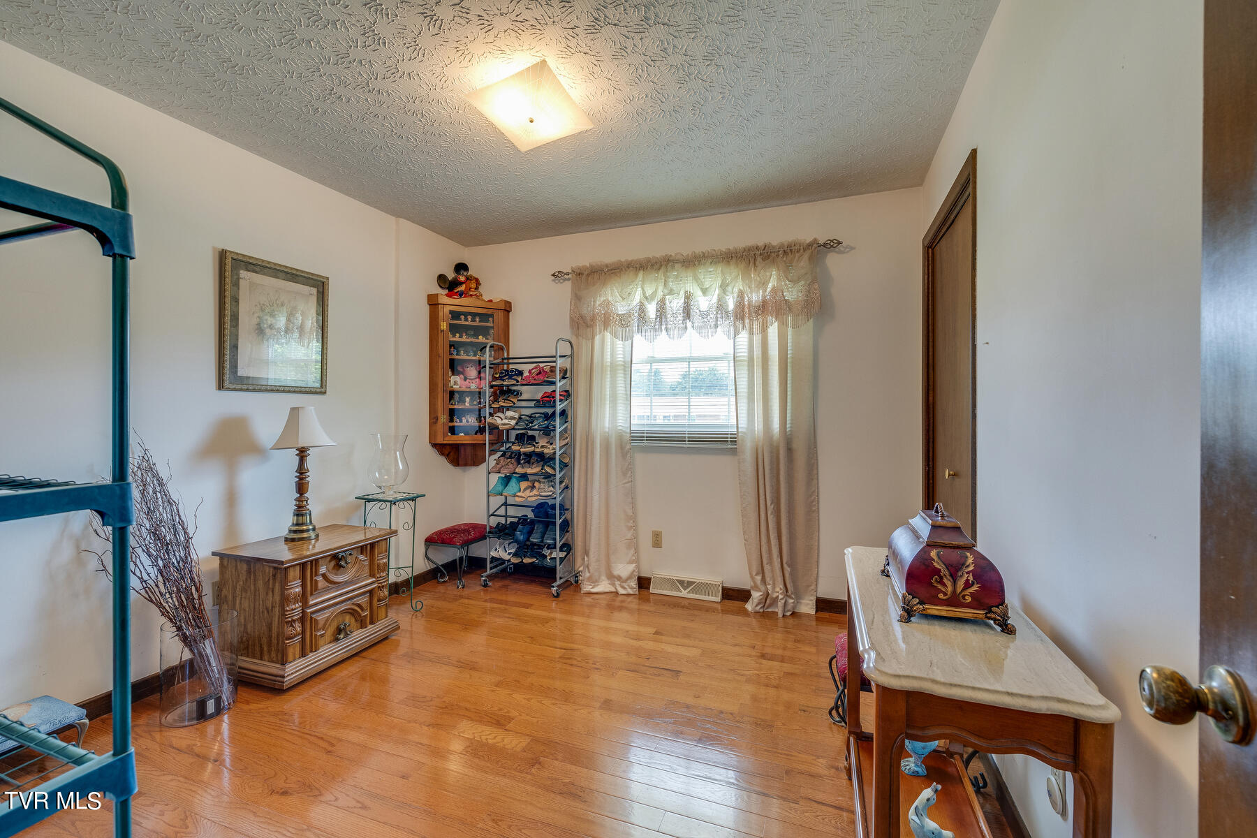 229 Hidden Acres Road Kingsport, TN 37664 - Photo 14 of 32 closet room
