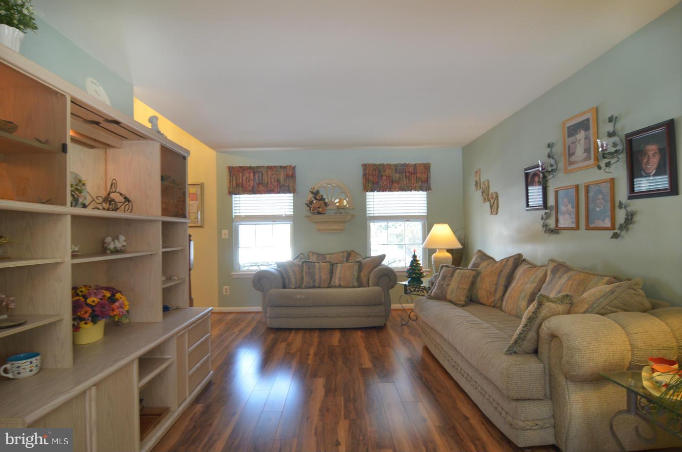 9600 Linden Wood Road Manassas, VA 20110 - Photo 10 of 30 Living Room