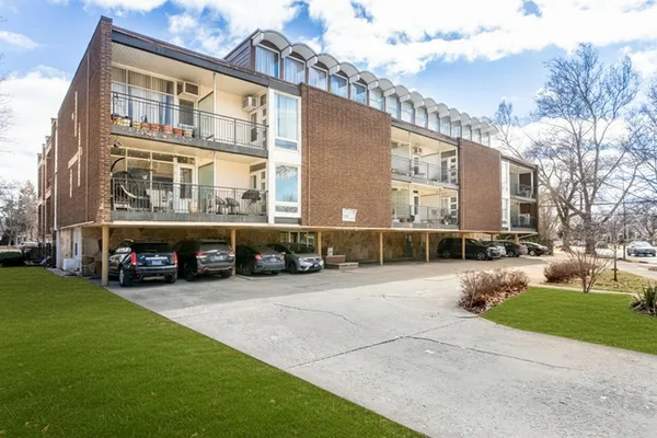 $1,750 | 6121 West Higgins Avenue, Unit C2, Chicago, IL 60630