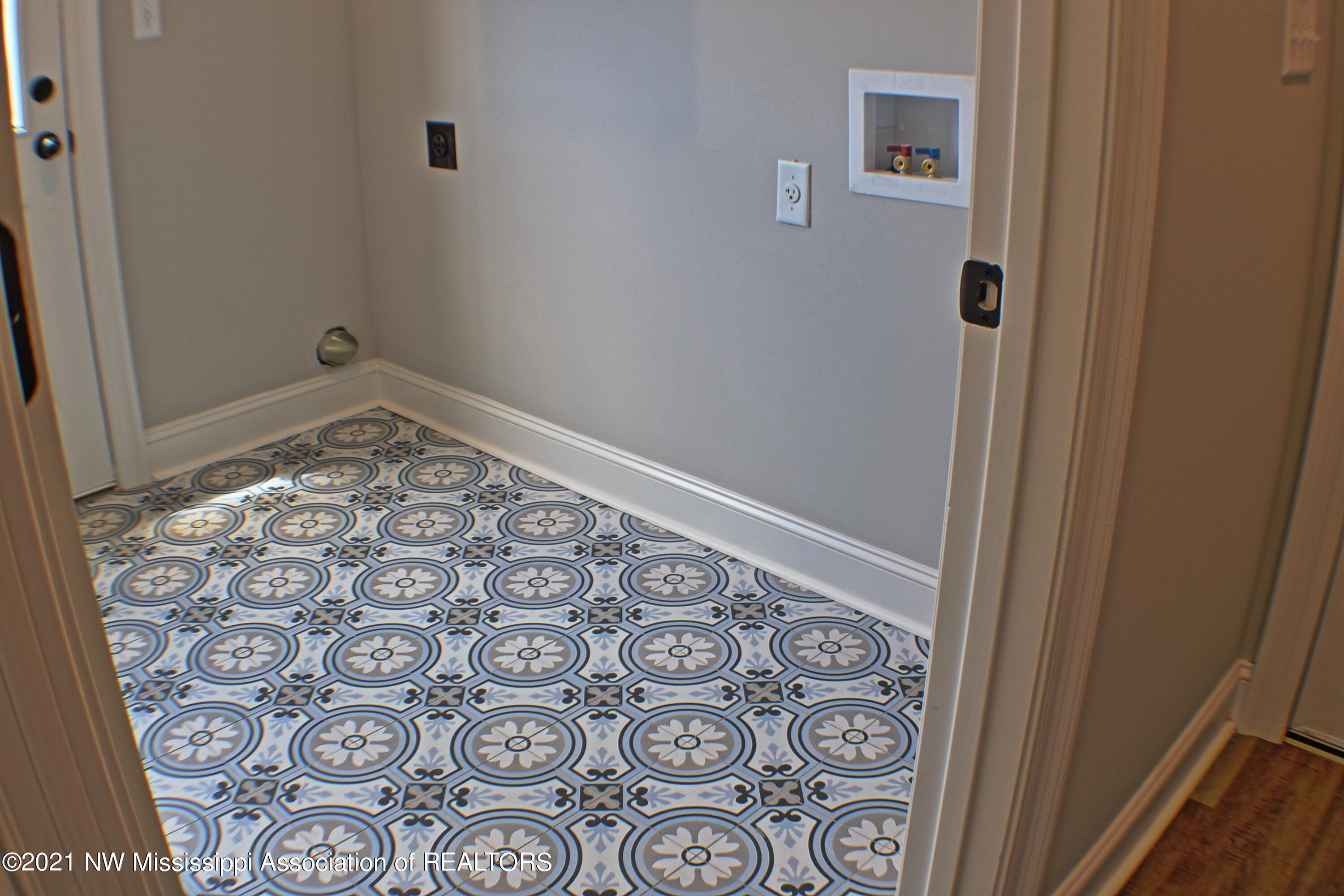 5094 Byhalia Road Hernando, MS 38632 - Photo 24 of 25 Utility Room floor