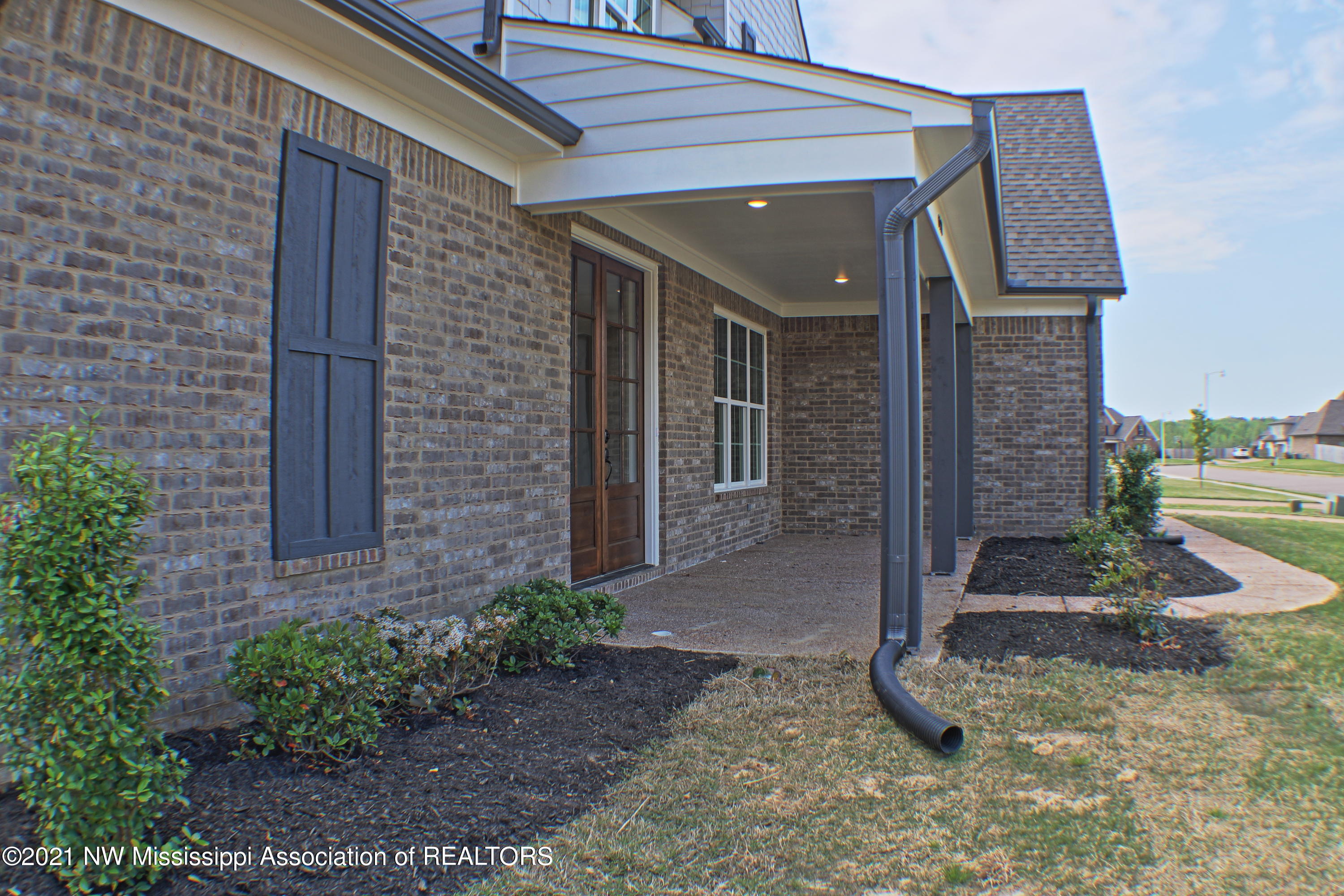 5094 Byhalia Road Hernando, MS 38632 - Photo 3 of 25 Large Front Porch
