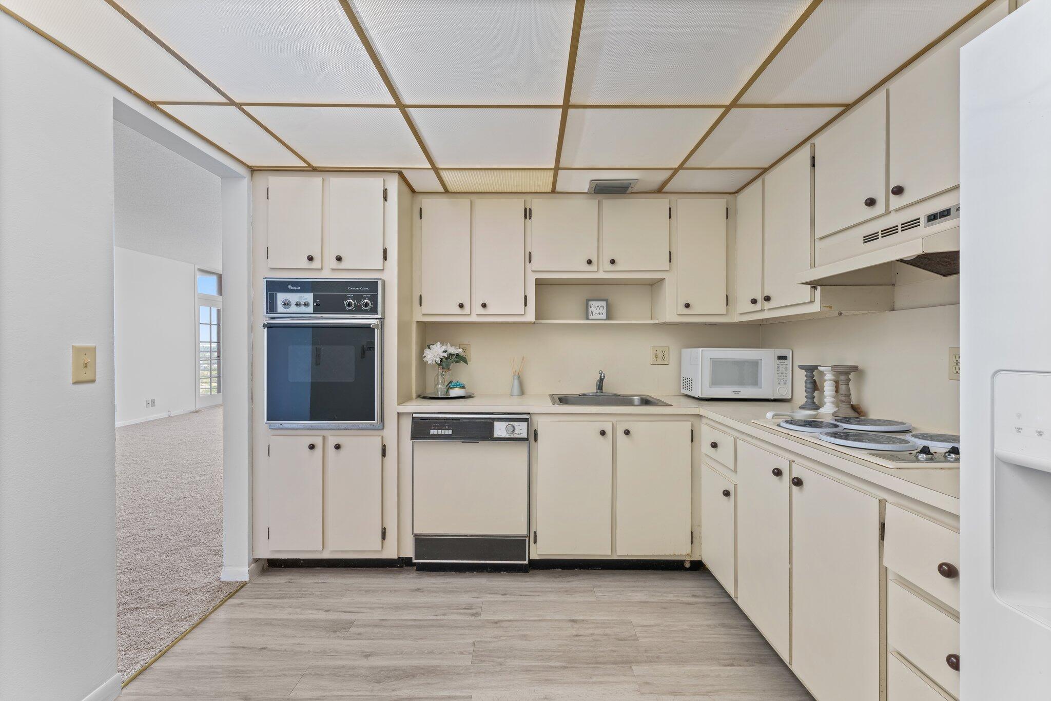 2851 South Ocean Boulevard, Unit F6 Boca Raton, FL 33432 - Photo 18 of 33 5-web-or-mls-2851-s-ocean-blvd-6-f