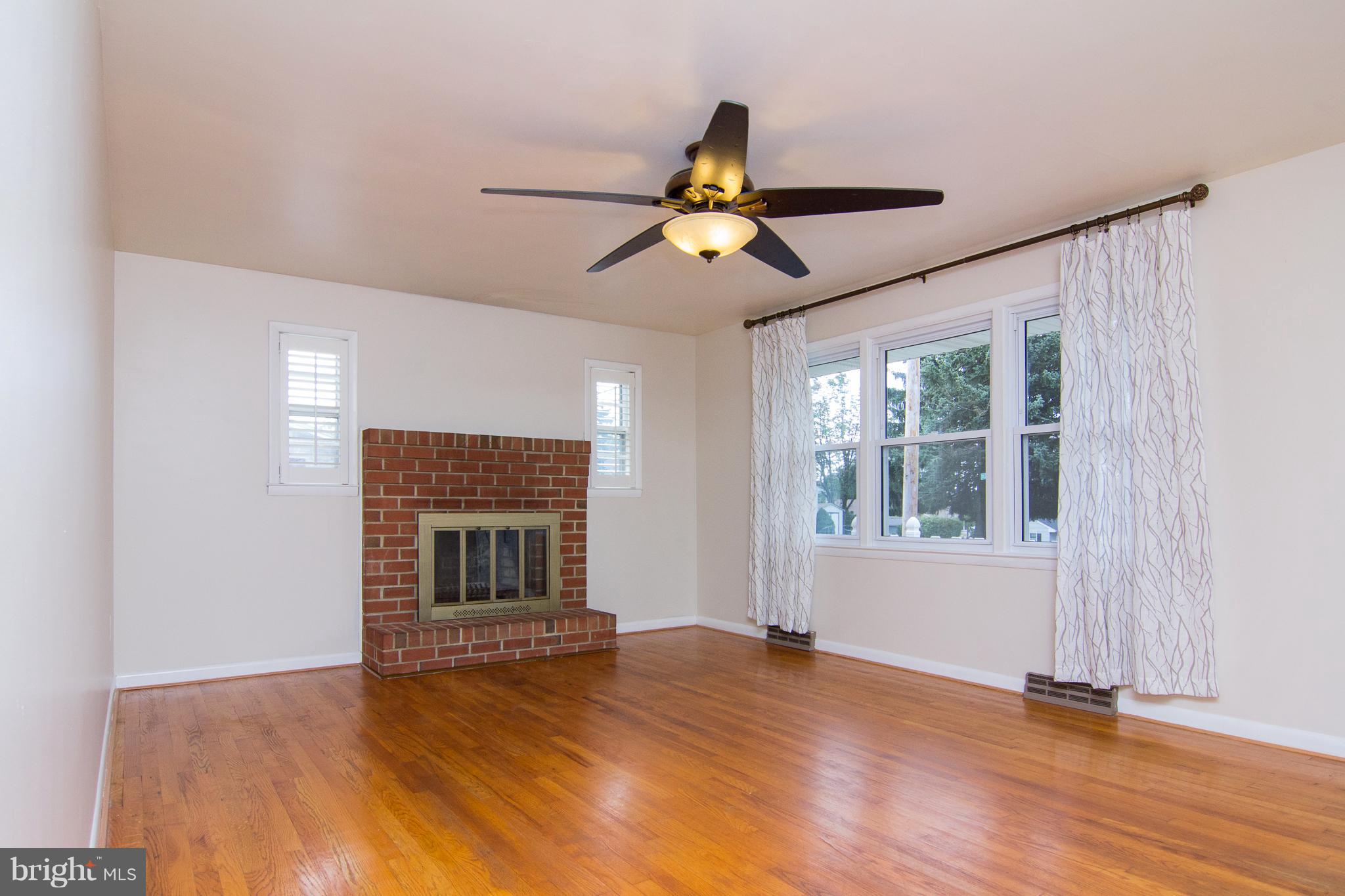 522 Old Baltimore Road Westminster, MD 21157 - Photo 6 of 30 Living Room